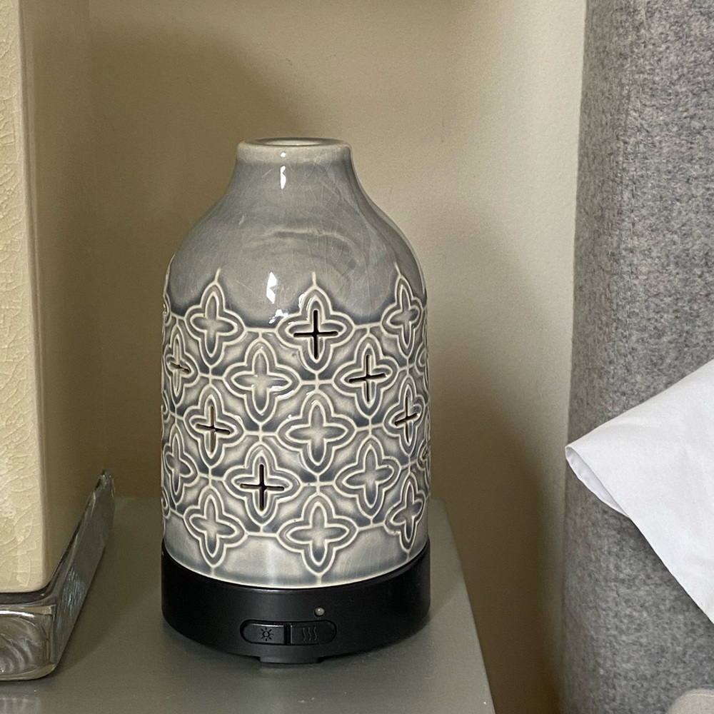 Ceramic oil diffuser